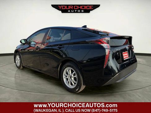 Used 2018 Toyota Prius Three FWD image 2
