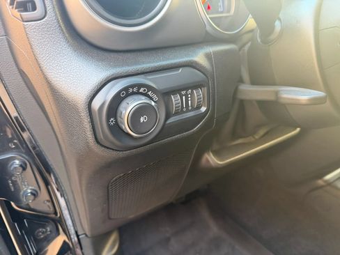 Used 2019 Jeep Wrangler Unlimited Sport S AWD/4WD image 11