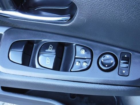 Used 2021 Nissan Kicks SV image 14