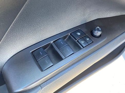 Used 2023 Toyota Camry SE image 16