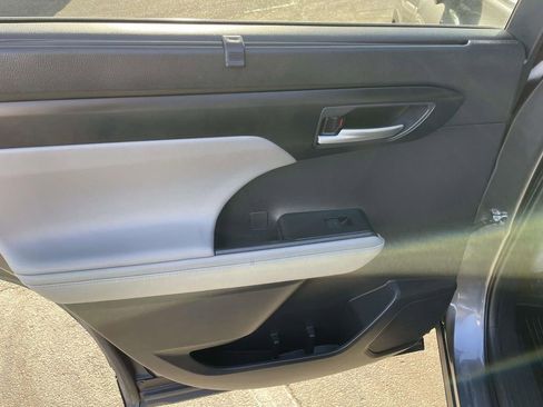 Used 2023 Toyota Highlander XLE image 21