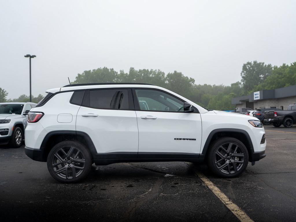New 2026 Jeep Compass Latitude w/ Sun and Sound Group AWD/4WD image 4