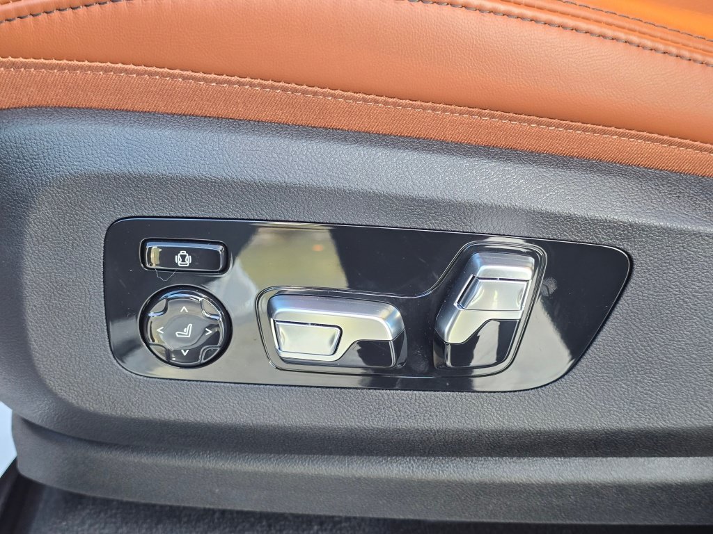 Used 2026 BMW X5 xDrive40i w/ M Sport Package AWD/4WD image 36