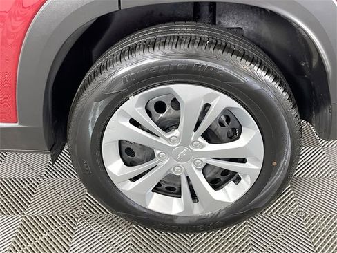 Certified 2024 Chevrolet Trax LS image 32