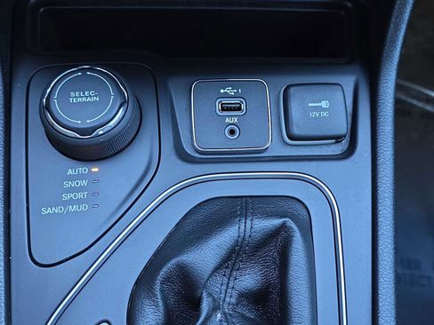 Used 2019 Jeep Cherokee High Altitude image 27