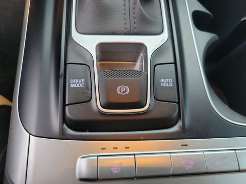 Certified 2024 Kia Carnival LX image 30