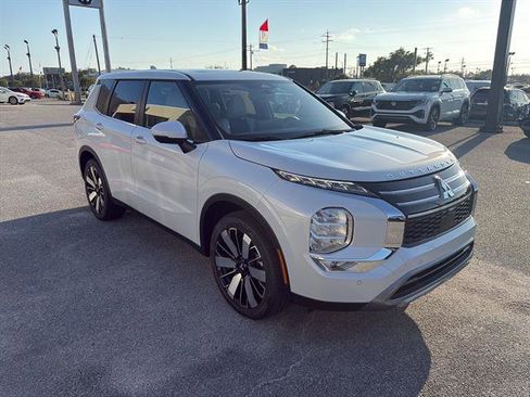 New 2026 Mitsubishi Outlander SE image 8