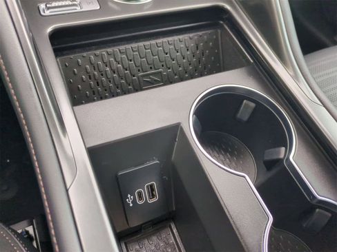 Used 2025 Lincoln Nautilus Reserve w/ Jet Appearance Package image 32