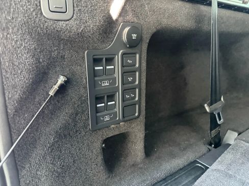 Used 2019 Land Rover Discovery HSE image 7