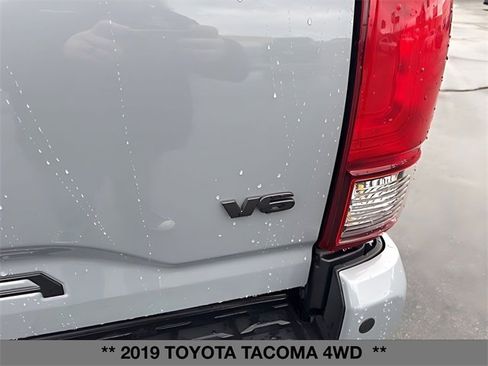Used 2019 Toyota Tacoma TRD Off-Road image 9