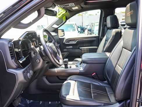 Used 2023 Chevrolet Silverado 1500 High Country w/ High Country Premium Package AWD/4WD image 18