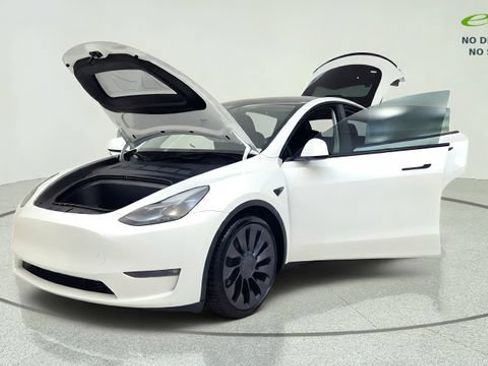 Used 2023 Tesla Model Y Performance AWD/4WD image 13