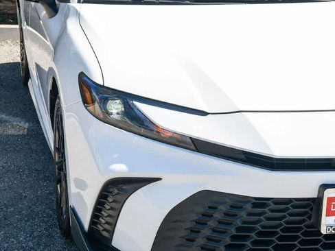 Used 2025 Toyota Camry SE image 4