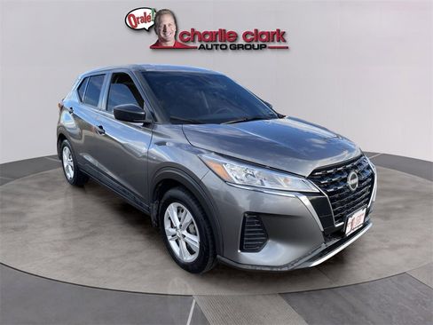 Used 2022 Nissan Kicks S image 8