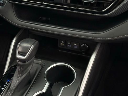 Used 2022 Toyota Highlander XSE image 31