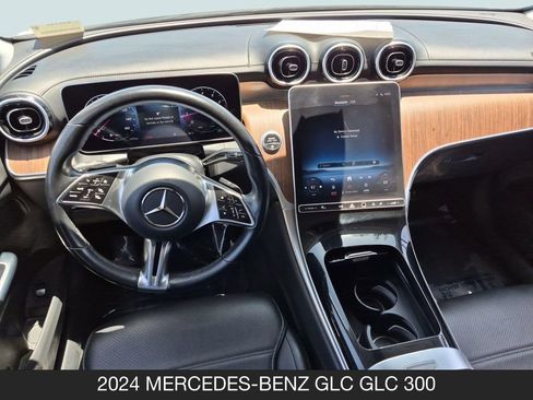 Used 2024 Mercedes-Benz GLC 300 4MATIC image 13