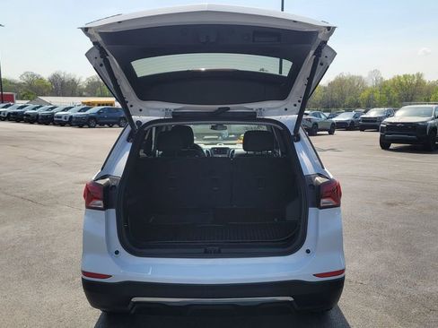 Used 2023 Chevrolet Equinox LT FWD image 11