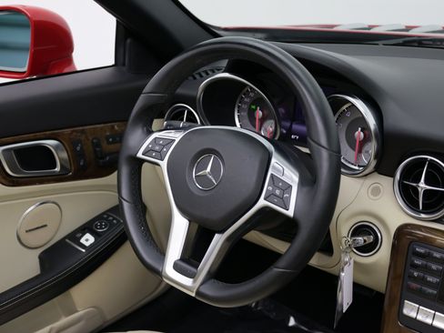 Used 2015 Mercedes-Benz SLK 250 image 29