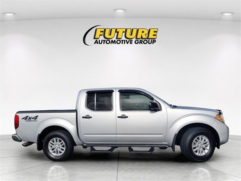 Used 2016 Nissan Frontier SV image 3