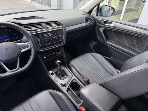 Used 2022 Volkswagen Tiguan SE AWD/4WD image 17