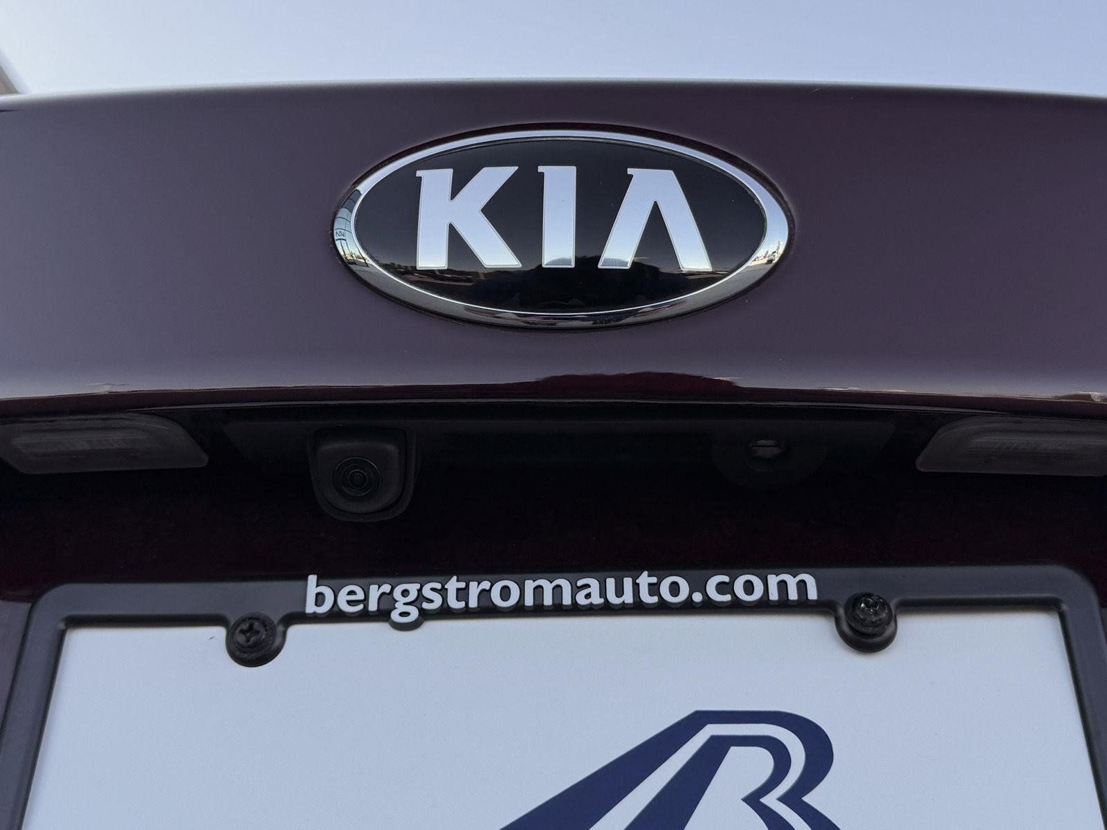 Used 2020 Kia Optima Premium FWD image 12