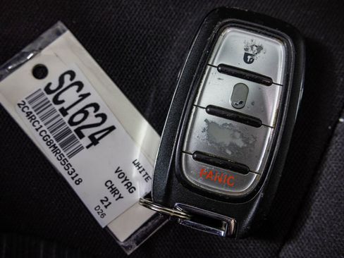 Used 2021 Chrysler Voyager LX FWD image 26