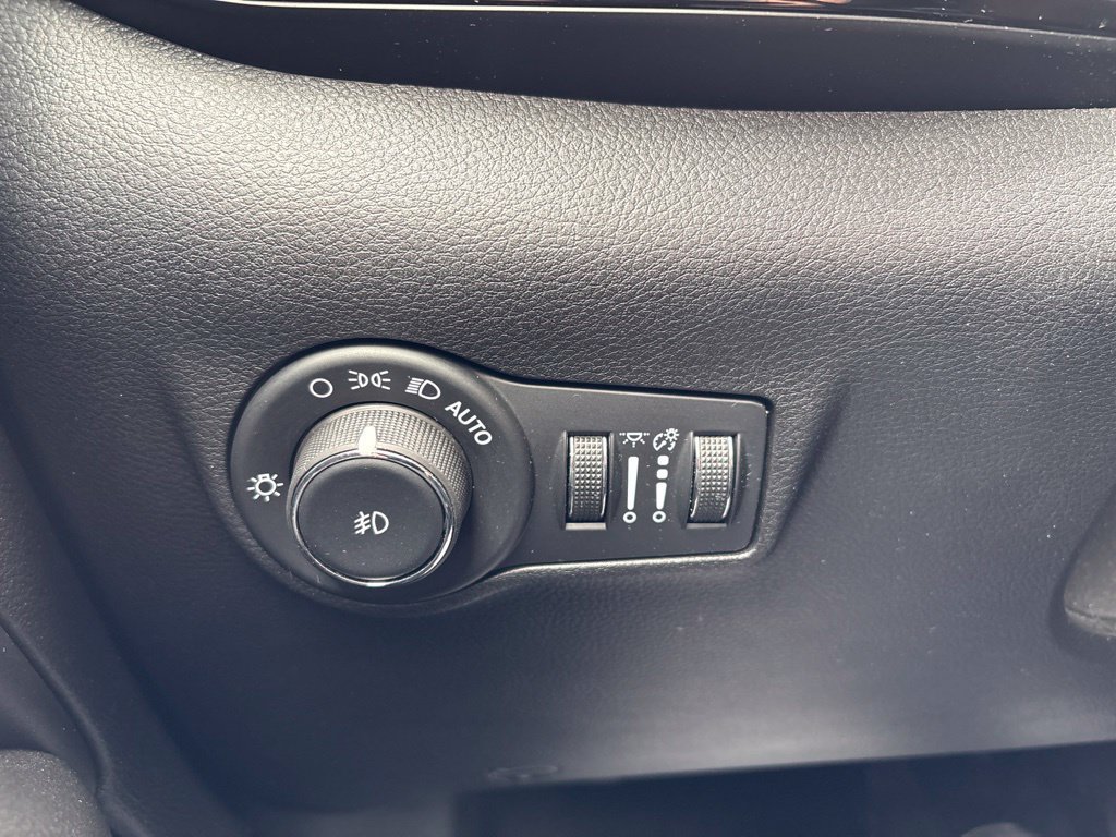 Used 2025 Jeep Compass Trailhawk AWD/4WD image 31