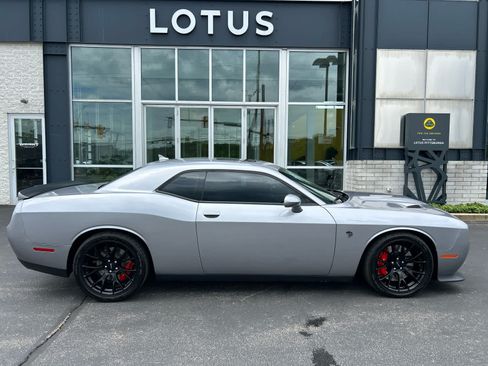 Used 2016 Dodge Challenger SRT Hellcat RWD image 12