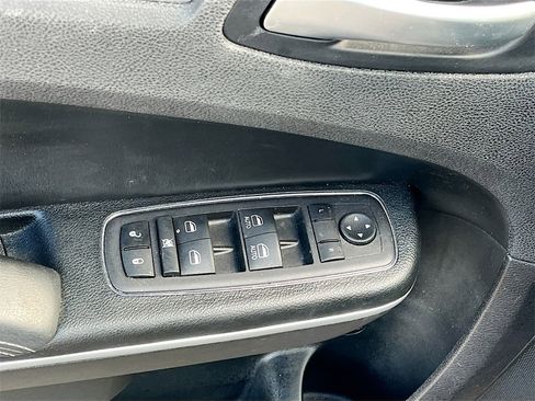 Used 2023 Chrysler 300 S image 18