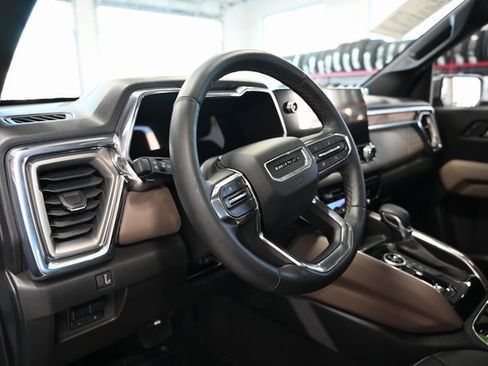 Used 2025 GMC Canyon Denali image 25