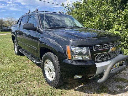 Used 2012 Chevrolet Avalanche LT w/ Suspension Package, Off-Road image 9
