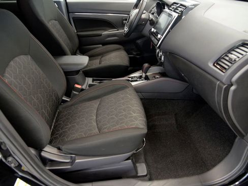 Used 2025 Mitsubishi Outlander Sport LE image 30