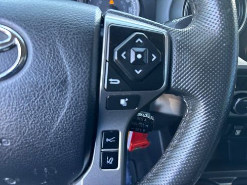 Used 2022 Toyota Tacoma SR5 w/ Technology Package image 15