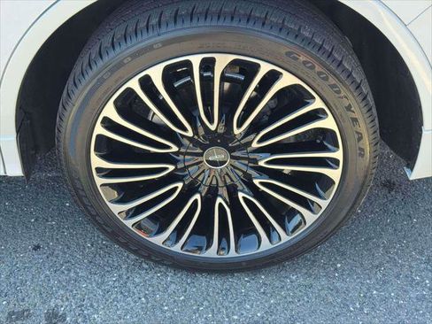 Used 2023 Lincoln Aviator Black Label AWD/4WD image 11