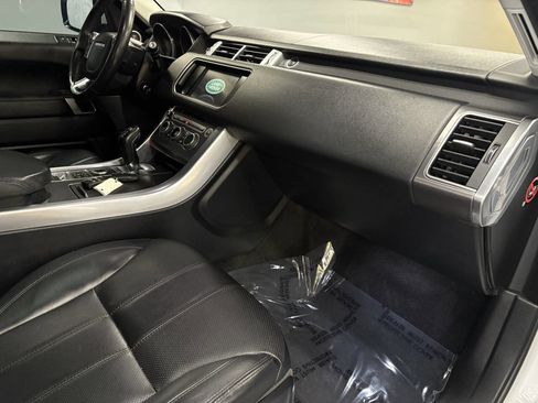 Used 2016 Land Rover Range Rover Sport SE image 25
