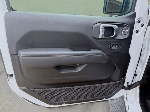 Used 2022 Jeep Wrangler Unlimited Sahara image 21