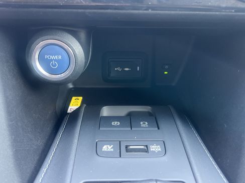 Used 2021 Toyota Venza LE w/ Carpet Mat Package (TMS) AWD/4WD image 6