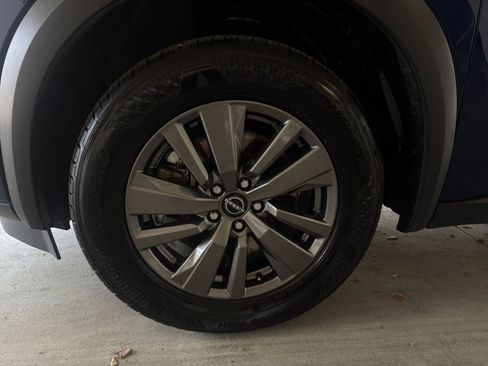 Used 2025 Nissan Pathfinder SV image 34