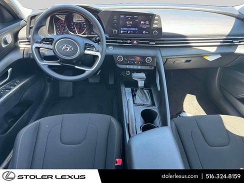 Used 2023 Hyundai Elantra SEL w/ Preferred Accessory Package FWD image 21