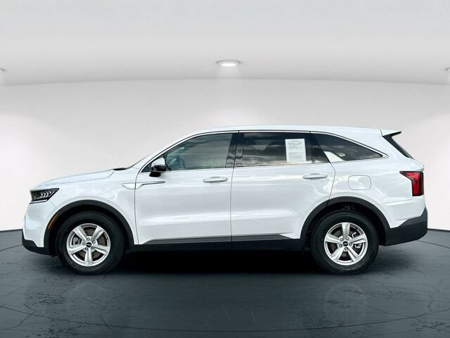 Used 2023 Kia Sorento LX FWD image 3