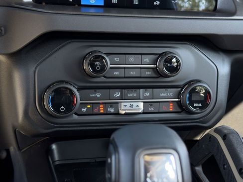 New 2025 Ford Bronco Badlands image 48