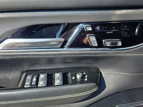 Used 2022 Jeep Grand Wagoneer Series II AWD/4WD image 21