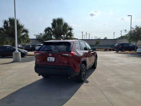Used 2023 Toyota RAV4 LE FWD image 5
