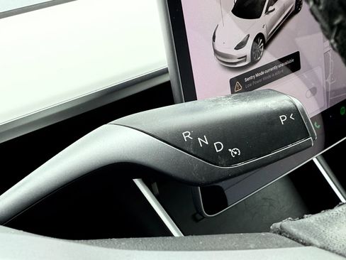 Used 2020 Tesla Model 3 Standard Range Plus image 19