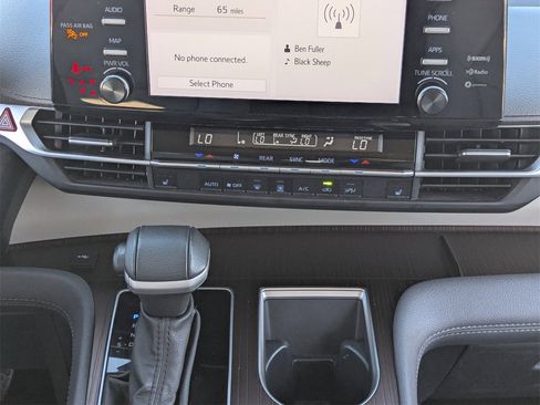 Used 2024 Toyota Sienna XLE image 22