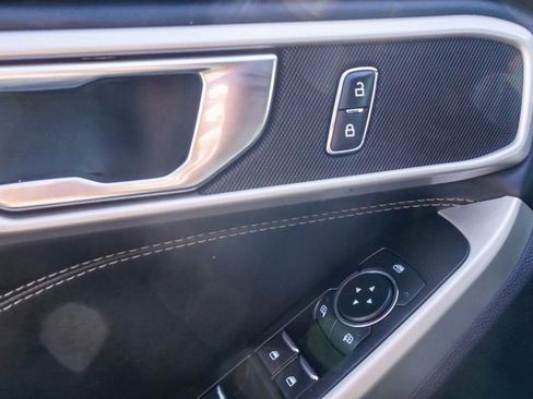 Used 2022 Ford Explorer XLT w/ Equipment Group 202A image 18