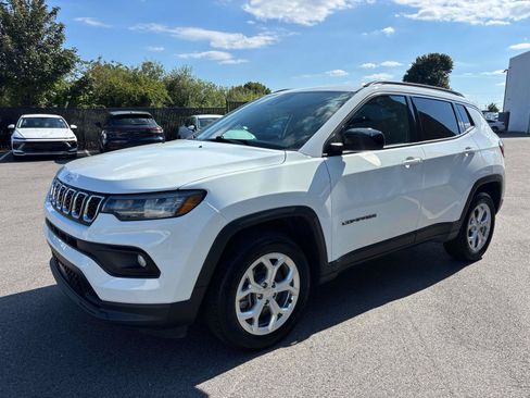 Used 2024 Jeep Compass Latitude AWD/4WD image 5