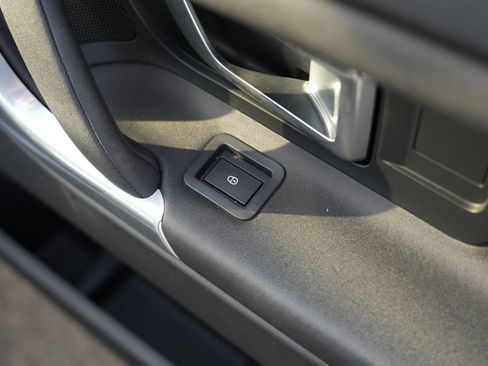 Used 2019 Land Rover Discovery Sport SE AWD/4WD image 34
