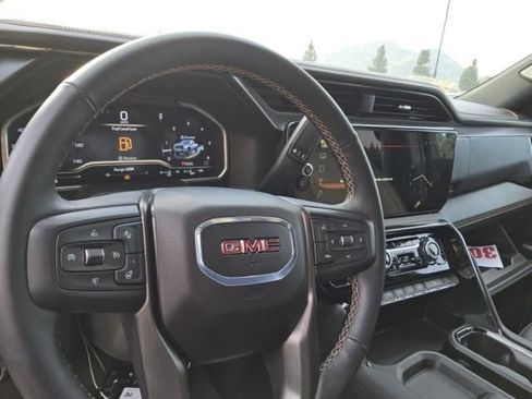 Used 2024 GMC Sierra 2500 AT4 w/ AT4 Premium Plus Package AWD/4WD image 5