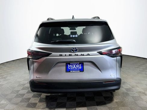Certified 2025 Toyota Sienna XLE FWD image 6